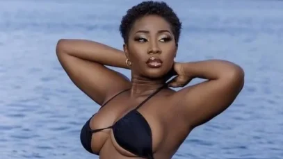 2-Photos-Le-maillot-de-bain-de-Carmen-Sama-une-Ivoirienne-rayonnante-dechaine-les-passions_thumbnail